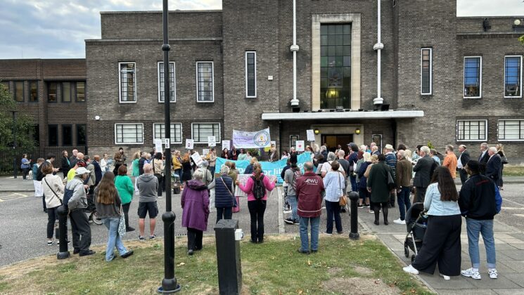 Havering branch and local residents rally to save threatened libraries ...
